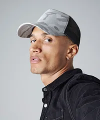 Camo snapback trucker