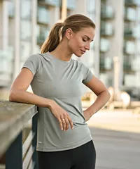Women’s CoolDry tee (7021)
